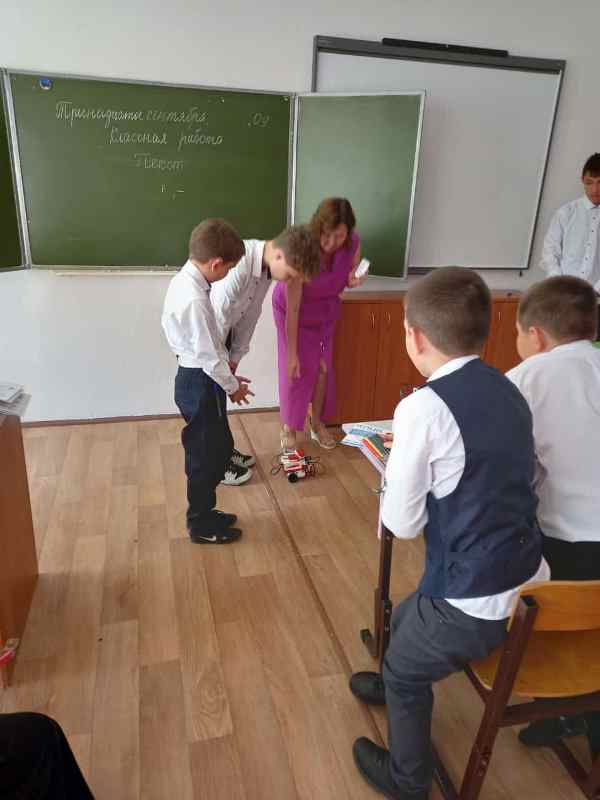 "Роботы".
